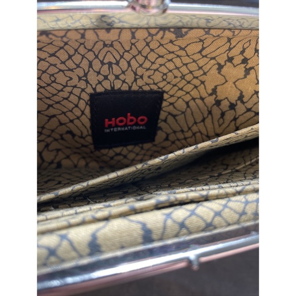 HOBO International Clutch Wallet Metallic gold - Picture 9 of 12